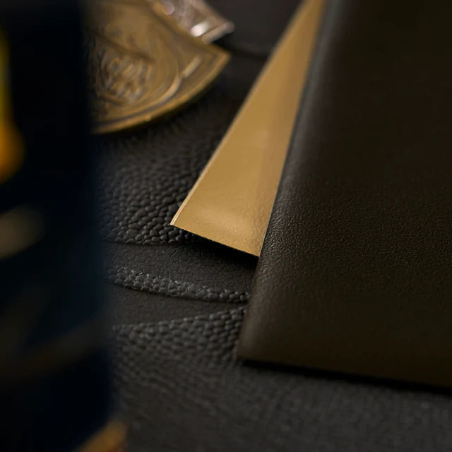 Dragon Shield: Black & Gold - Matte Dual Sleeves (63x88 mm)